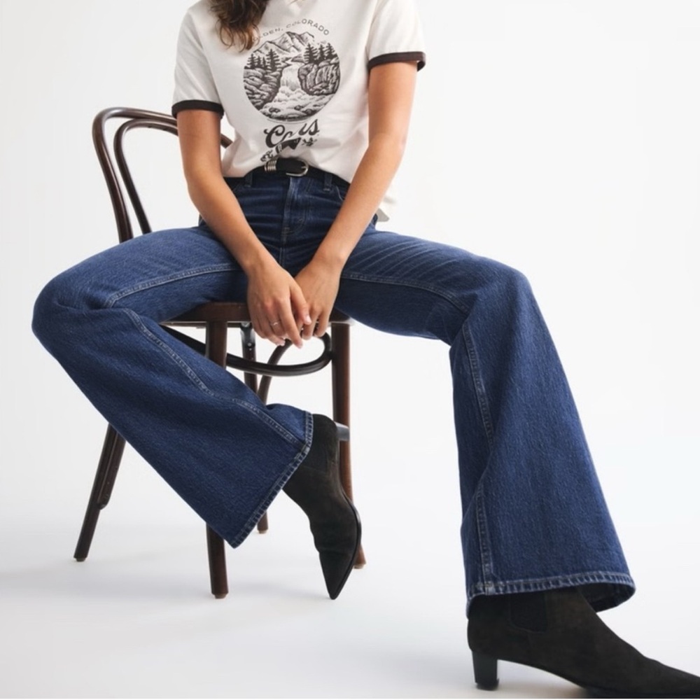 Abercrombie & Fitch Women’s The 70s Vintage Flare
Ultra High Rise - Dark Size 28